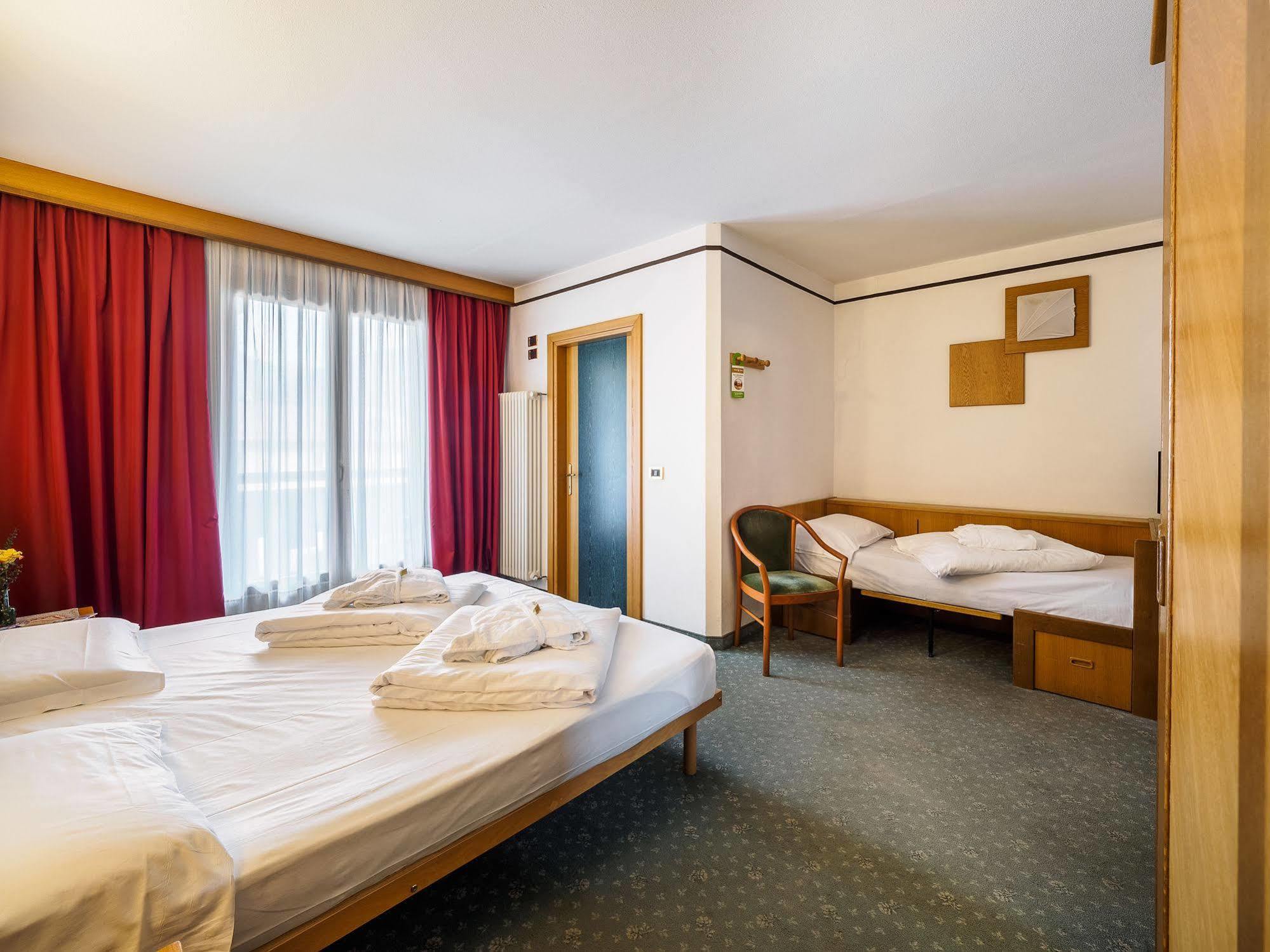 Hotel Santanton Bormio Exterior photo