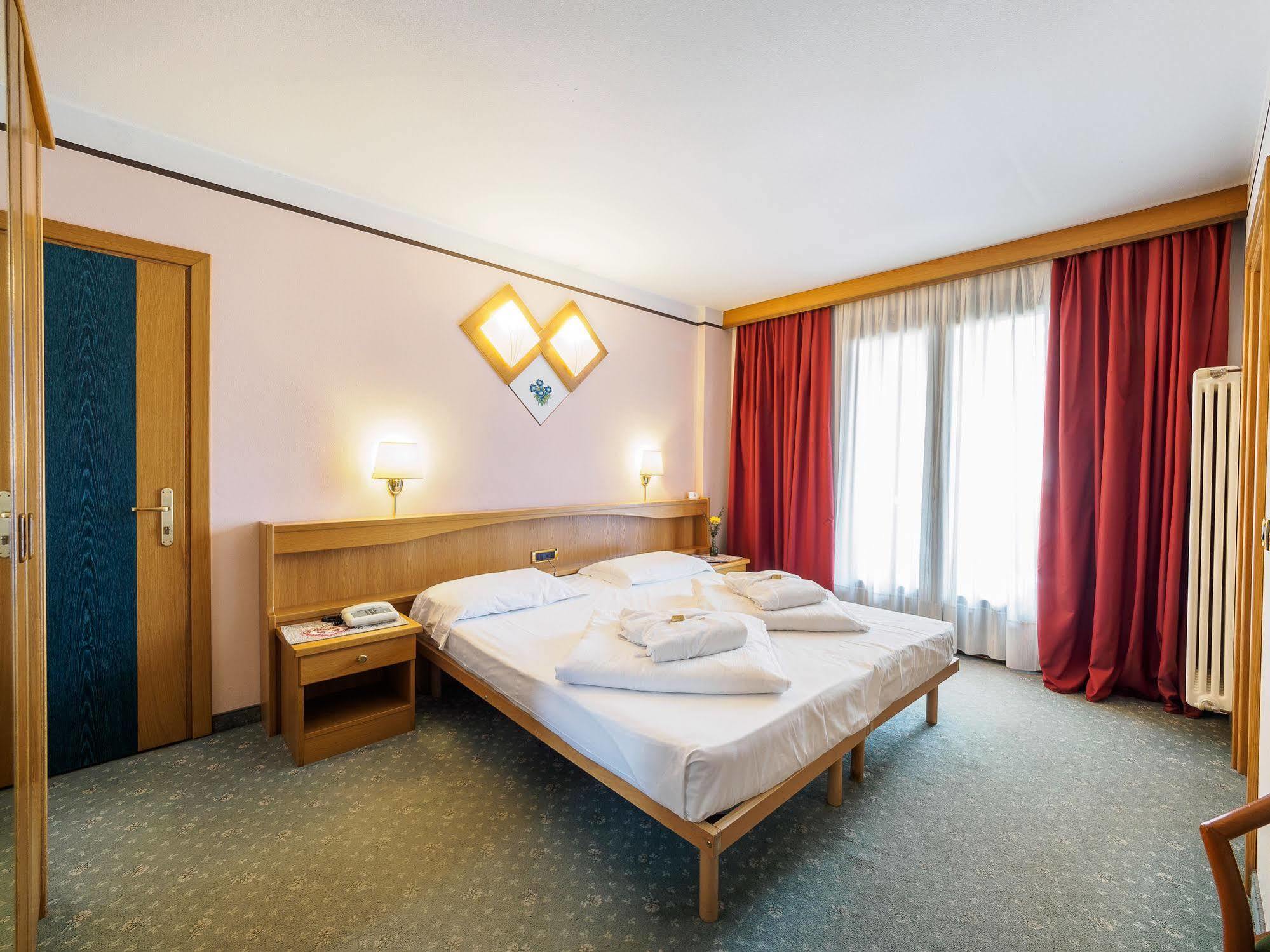 Hotel Santanton Bormio Exterior photo