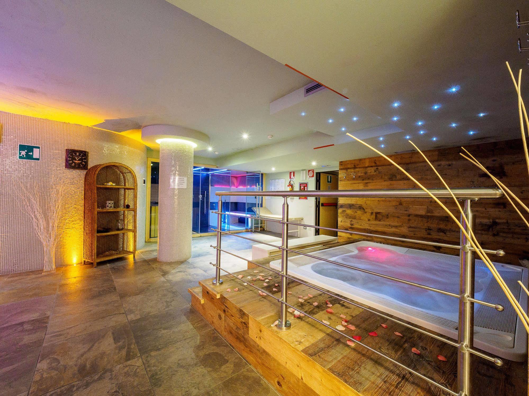 Hotel Santanton Bormio Exterior photo