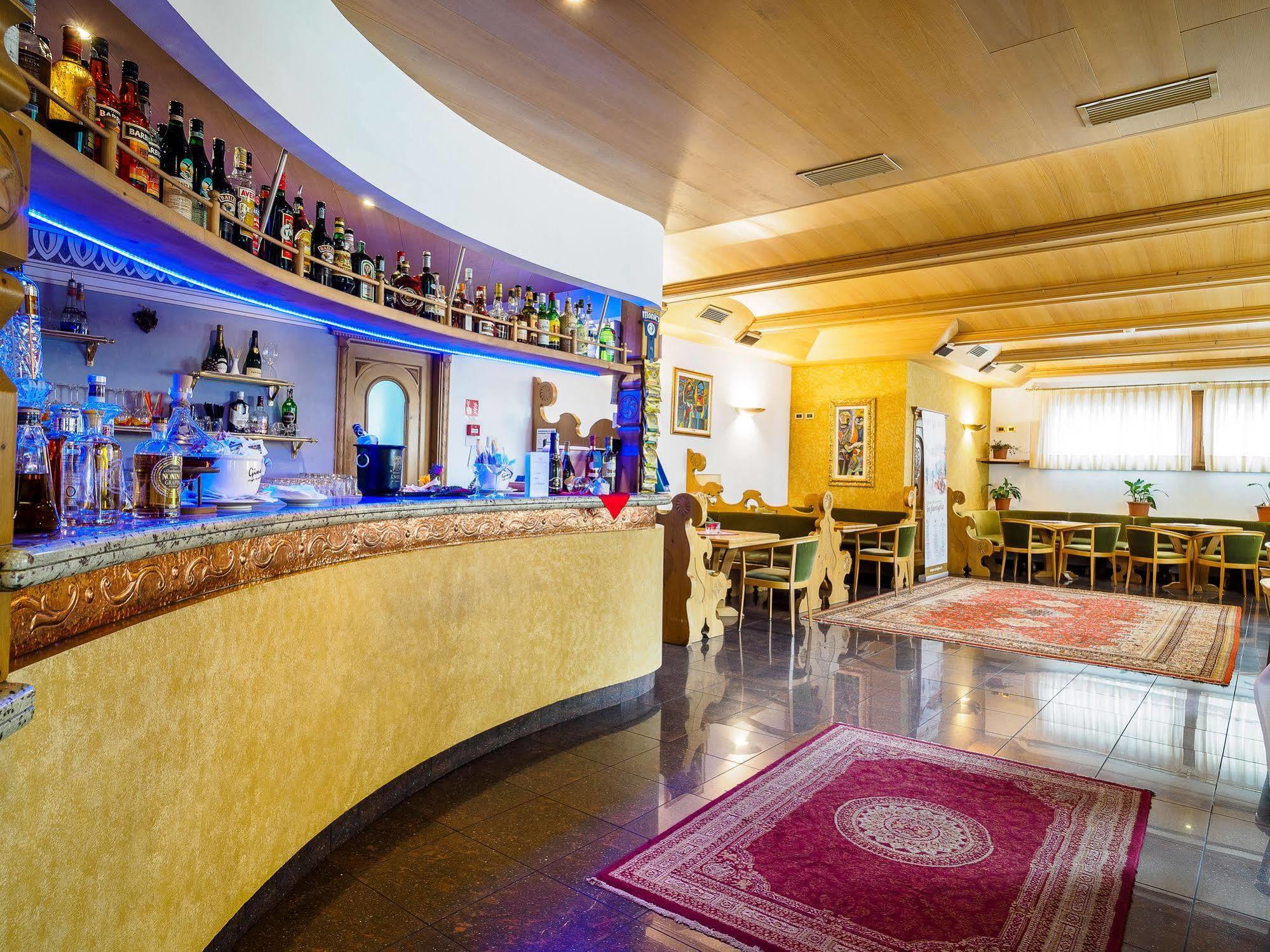 Hotel Santanton Bormio Exterior photo